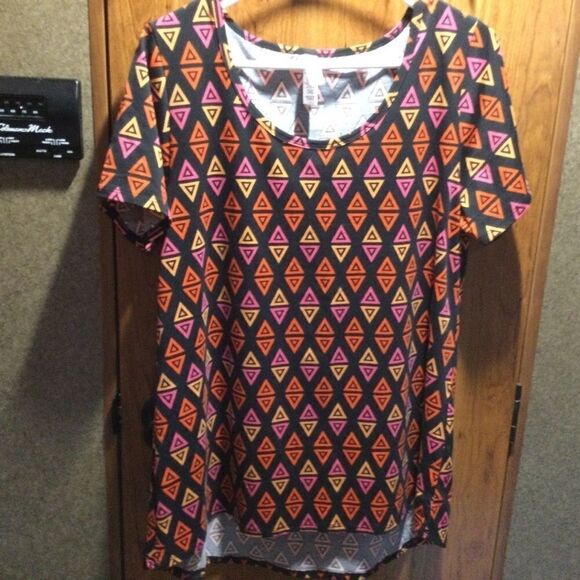 NWOT. LuLaRoe Women’s Size Large S/S Long Tee - Picture 1 of 6